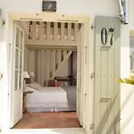 Les Bois Flottais Hotell 4*