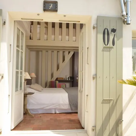 Les Bois Flottais Otel 4*
