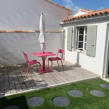 Les Bois Flottais מלון 4*