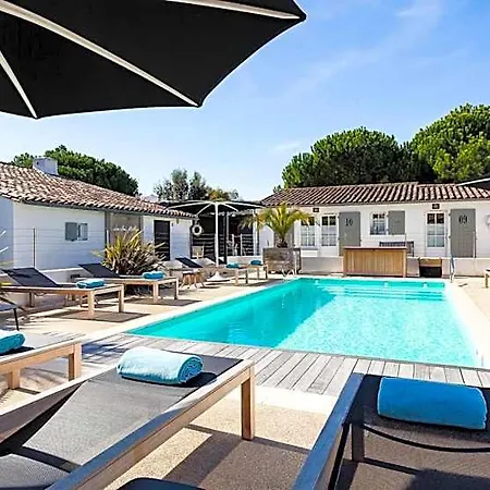 Les Bois Flottais Hotell 4*