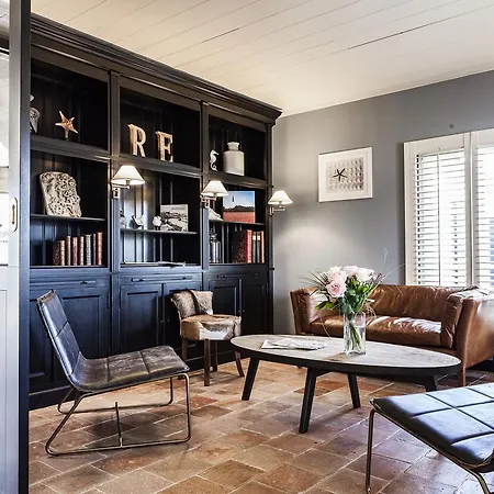 Les Bois Flottais מלון 4*