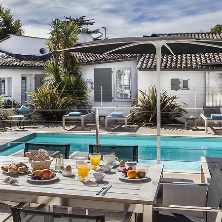 Hotel Les Bois Flottais 4*