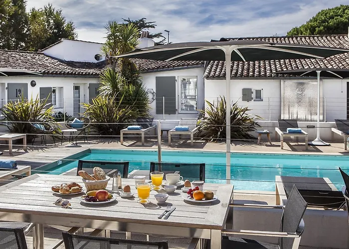 Hotel Les Bois Flottais 4*